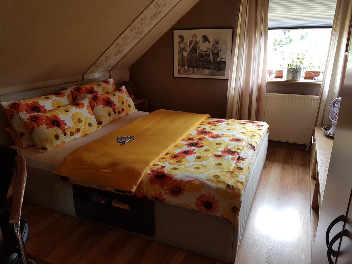 Apartamento Pension Bütterich Husum  Exterior foto